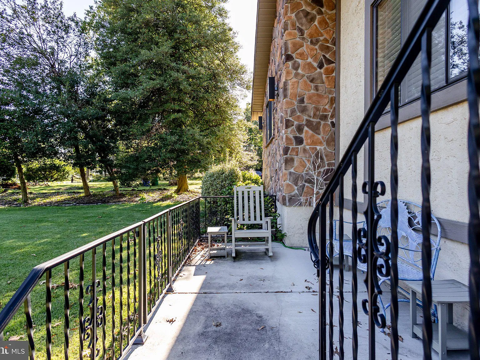 3 bed, 3.0 bath, 2200 sqft, $3,500 — Photo 3