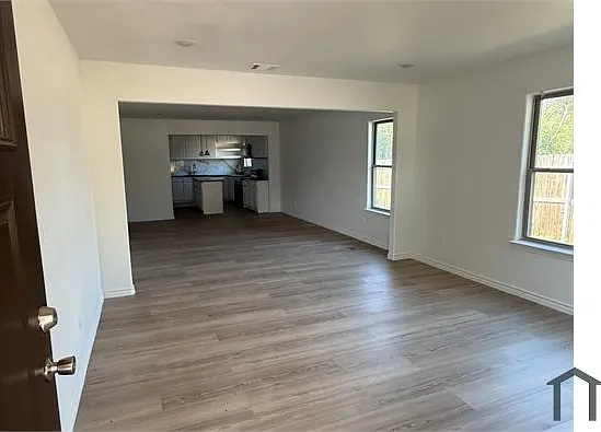 3 bed, 1600 sqft, $2,450 — Photo 2