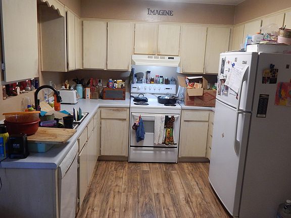 5th image of 136 S Hamblin St
