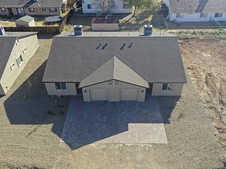 3027 N Corrine Dr — Photo 24
