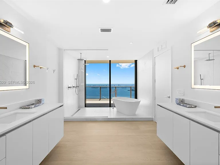 700 NE 24th St #Penthouse 6005 — Photo 10