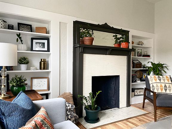 Living room decorative fireplace and built-ins