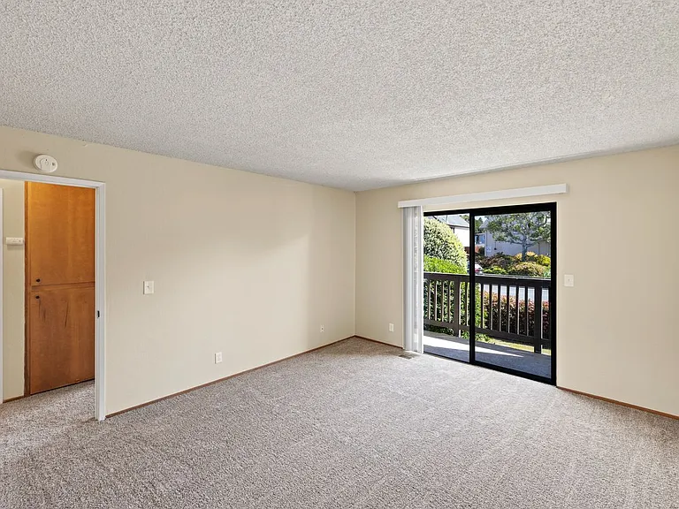Park Plaza Apartments — Photo 45