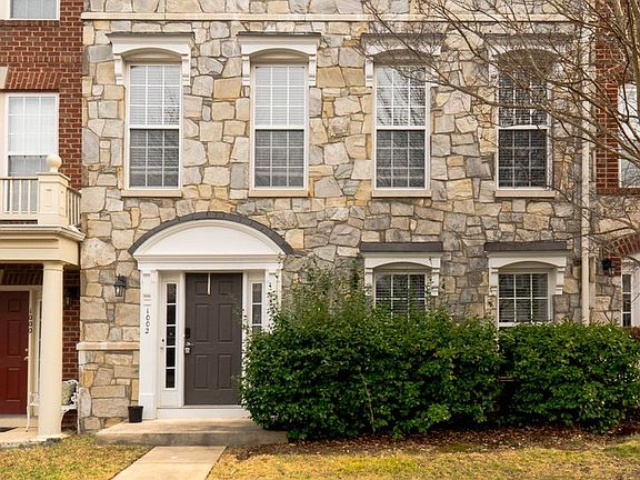 2nd image of 1002 Hoke Ln