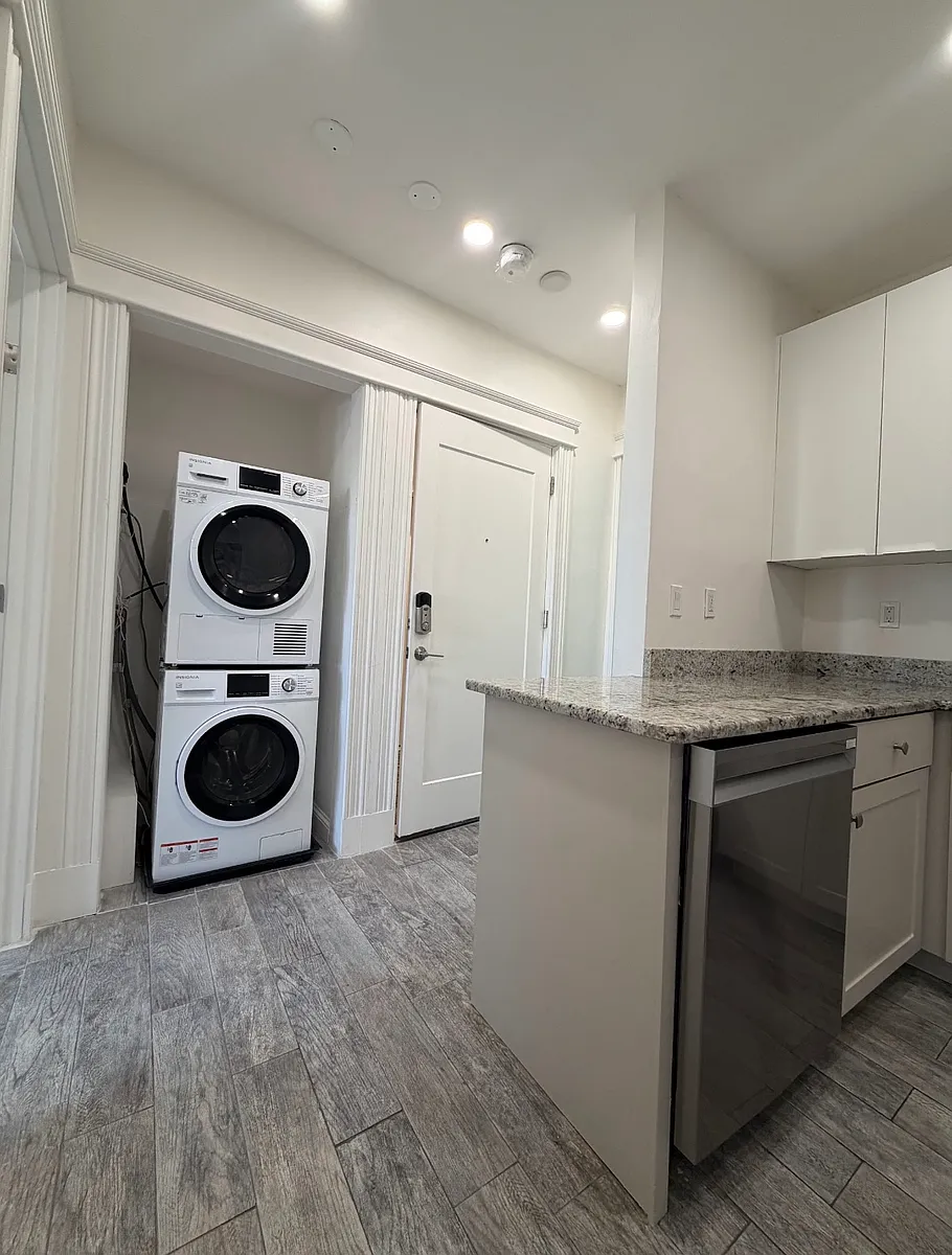 Building Photo - 1024 Commonwealth Ave #206