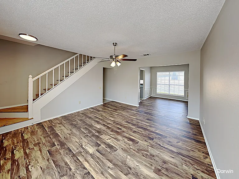 2508 Creekwood Ln — Photo 4
