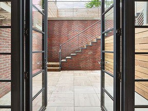 2nd image of 537 Lorimer St Unit Garden 101