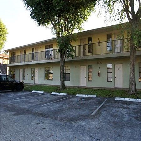 1st image of 5030 Palm Hill Dr APT 121