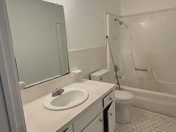 3rd image of 33 Bellmeade Jackson Ln