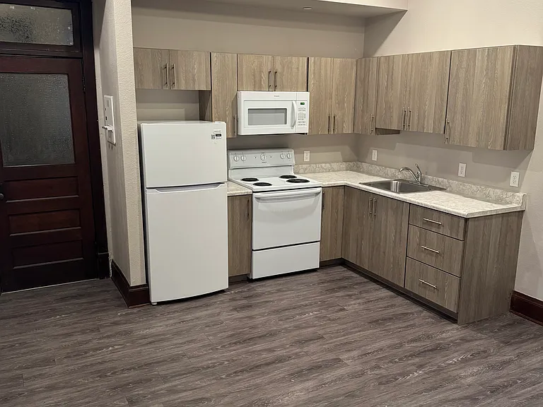 223 N Main St — Photo 6