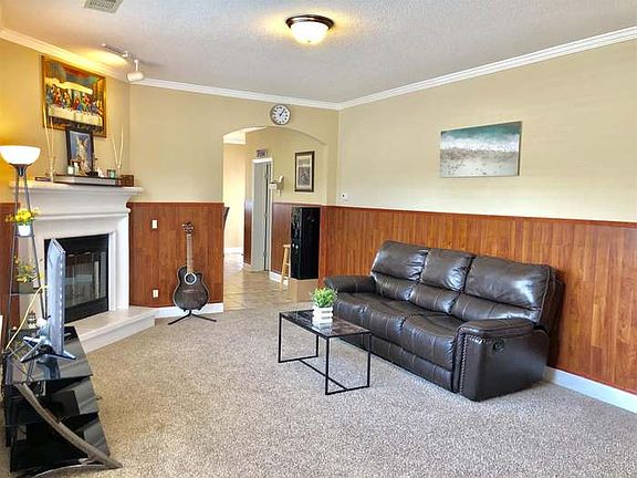 5th image of 305 S Shore Dr