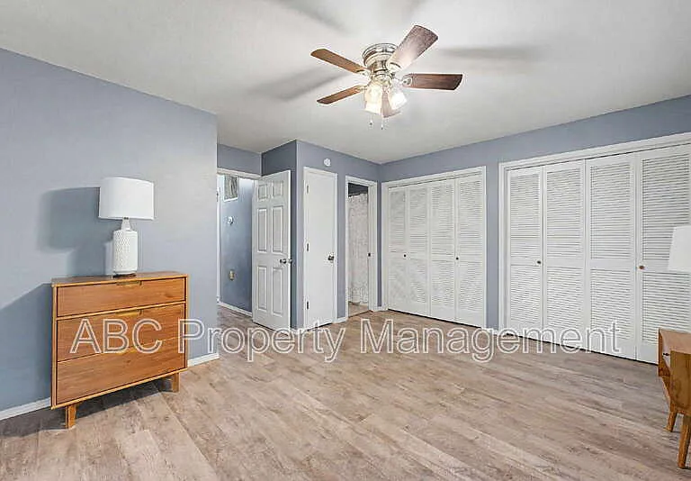 2 William Ln — Photo 11