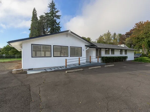32 Marion Ln, Eugene, OR 97404