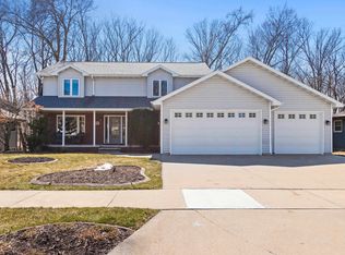 1349 Edgewood Dr, Kaukauna, WI 54130