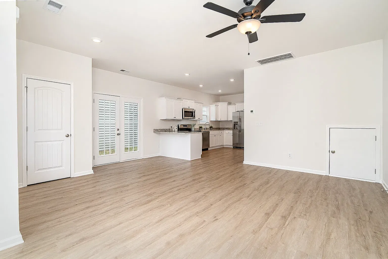 4 bed, 2.5 bath, 1624 sqft, $2,200 — Photo 4