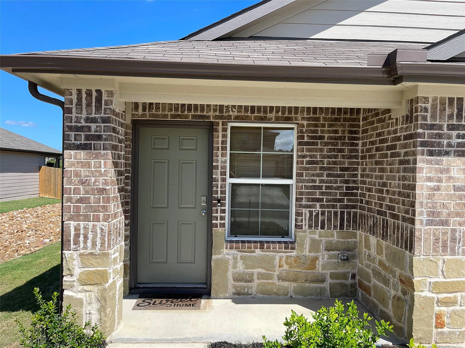 3 bed, 2.0 bath, 1562 sqft, $1,875 — Photo 4
