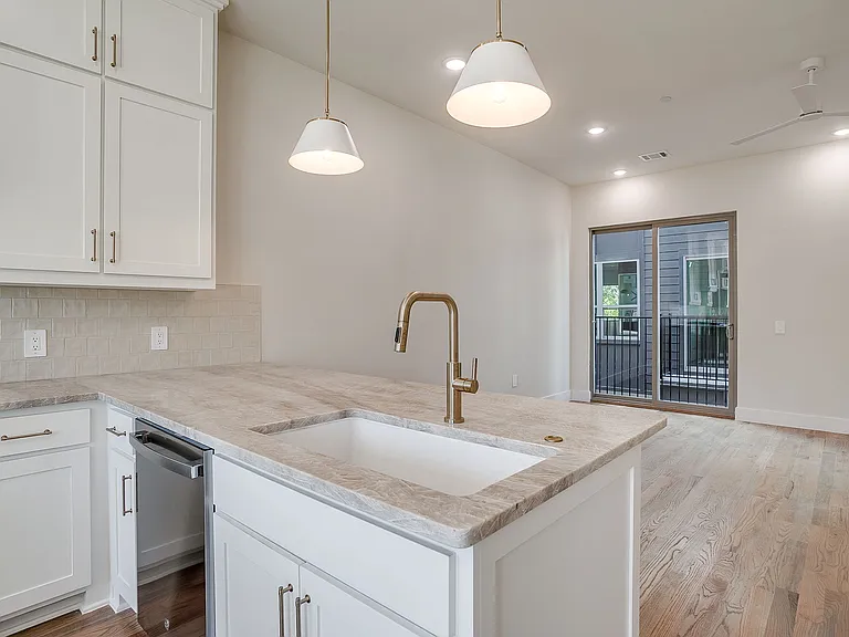 2820 Weisenberger St #102 — Photo 8