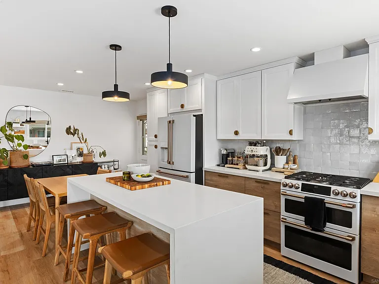 2068 Montclair St — Photo 8