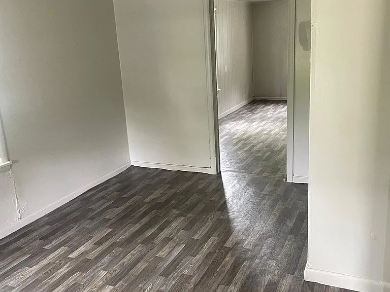 1111 Augusta Ave — Photo 6