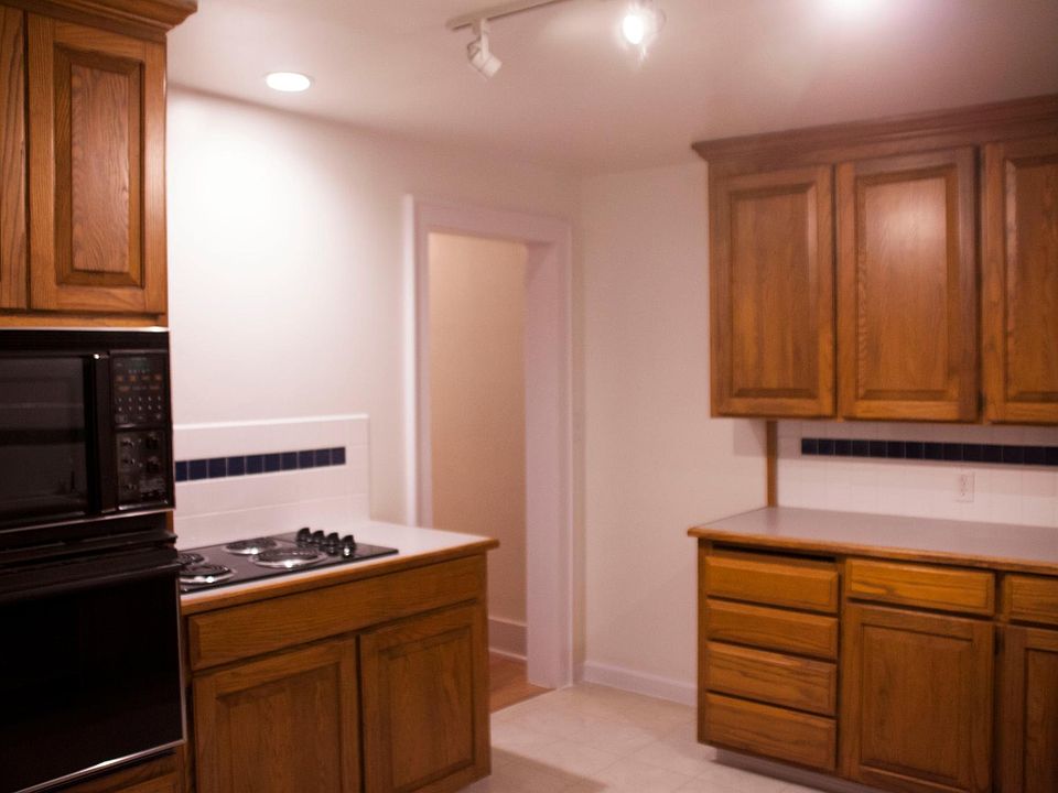 Big kitchen with ample storage space.