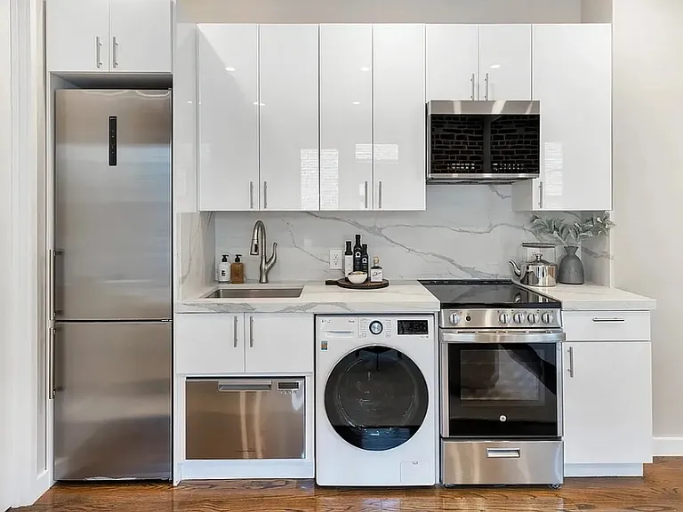 224 8th Ave #5C — Photo 4