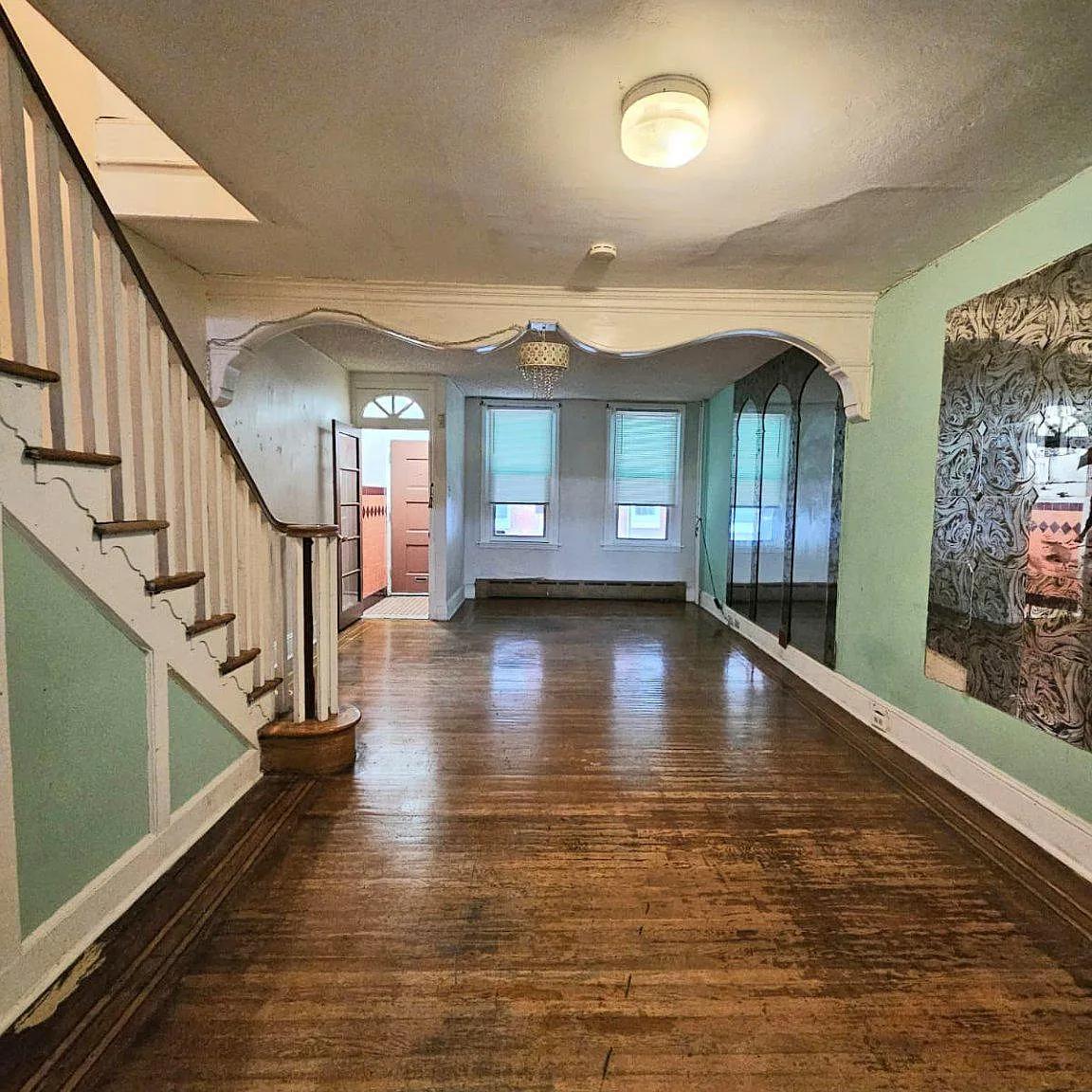 3 bed, 1.0 bath, 1079 sqft, $1,650 — Photo 1