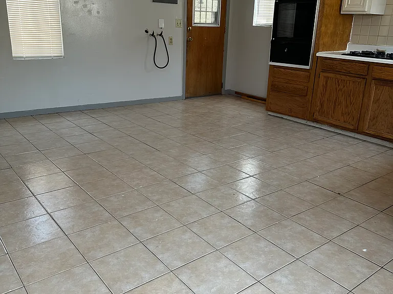 408 N Saint Louis St #410-1/2 — Photo 1