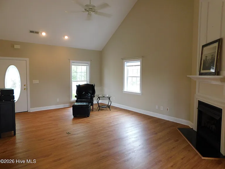 107 Beacon St — Photo 6