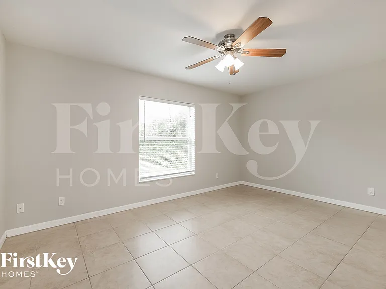 11104 Corrigan Ave — Photo 15