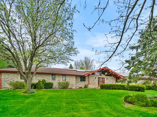 2863 N 4360th Rd, Sheridan, IL 60551