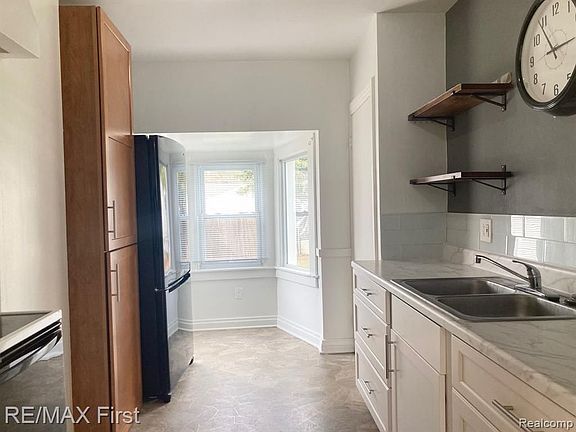 5th image of 117 Bauman Ave