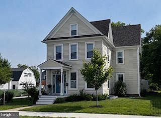2nd image of 1109 Locust St
