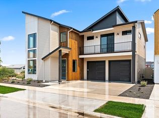 92 N Feather Reed Ave, Meridian, ID 83642