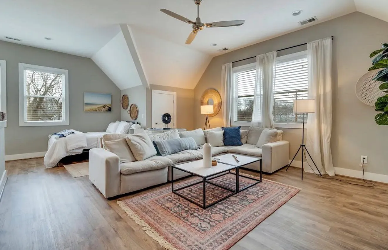 3 bed, 2339 sqft, $4,850 — Photo 4