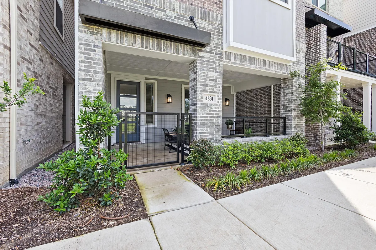Building Photo - 4831 Aldenbury St