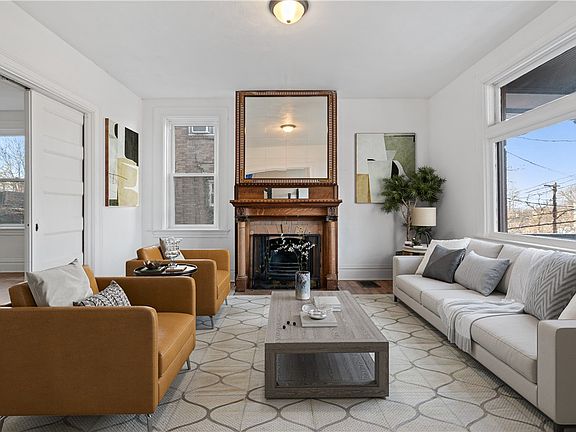 4th image of 3 E McIntyre Ave