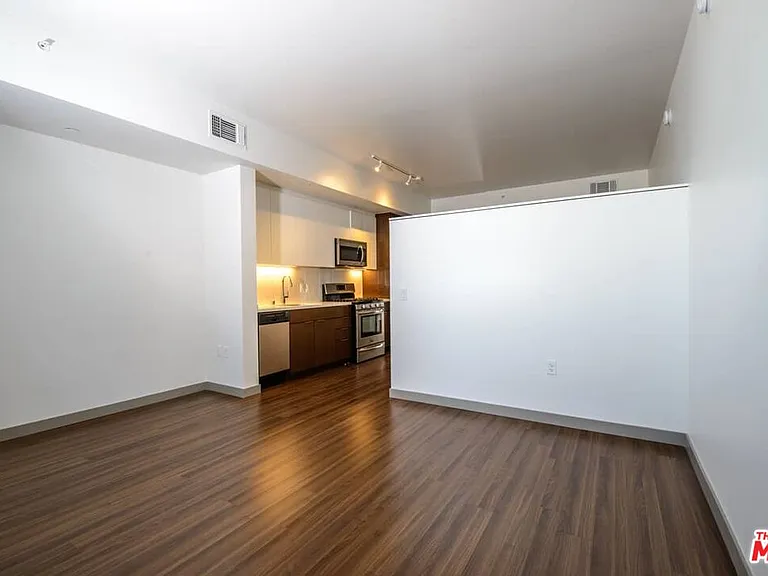 3033 Wilshire Ave #1409 — Photo 8