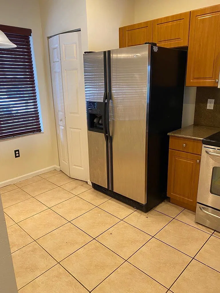 2 bed, 2.5 bath, 1056 sqft, $2,400 — Photo 3