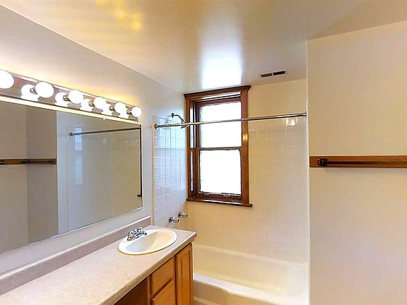 4- 4846-N-Bell-Bathroom