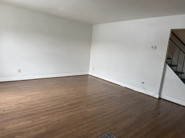 28 Magnolia Ct, Sicklerville, NJ 08081