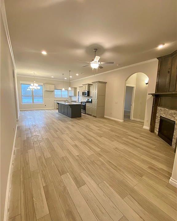 1st image of 905 Riverrun Dr