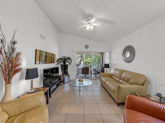 3rd image of 2811 N Oakland Forest Drive #202