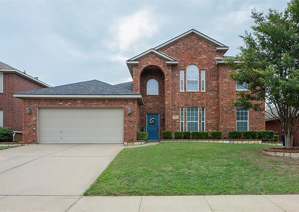 1st image of 923 Hidden Oaks Dr
