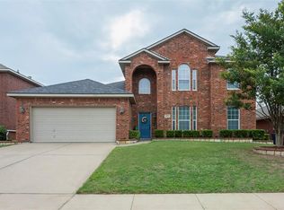 923 Hidden Oaks Dr, Burleson, TX 76028