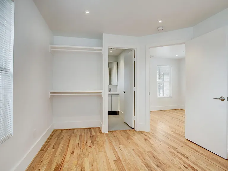 6109 N Main St — Photo 8