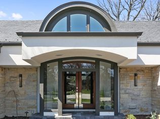 16 Heather Ln, Oak Brook, IL