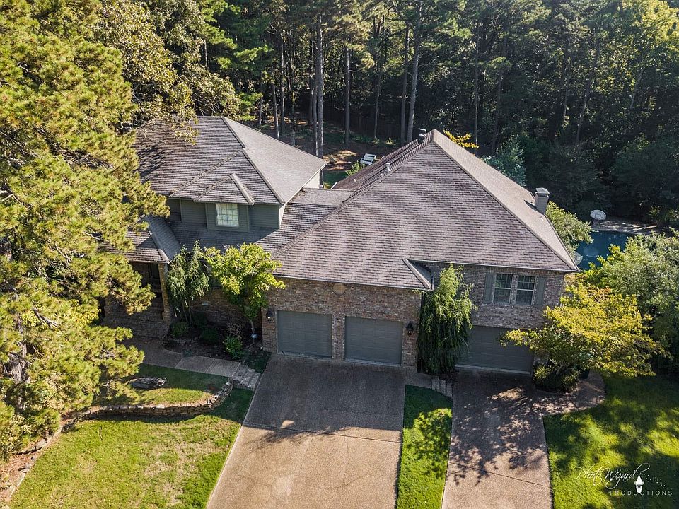 1st image of 304 River Oaks Ln