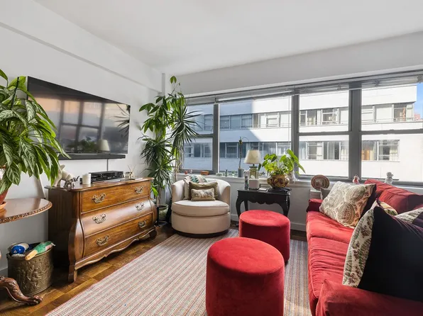 210 East 58th Street image 2 of 9