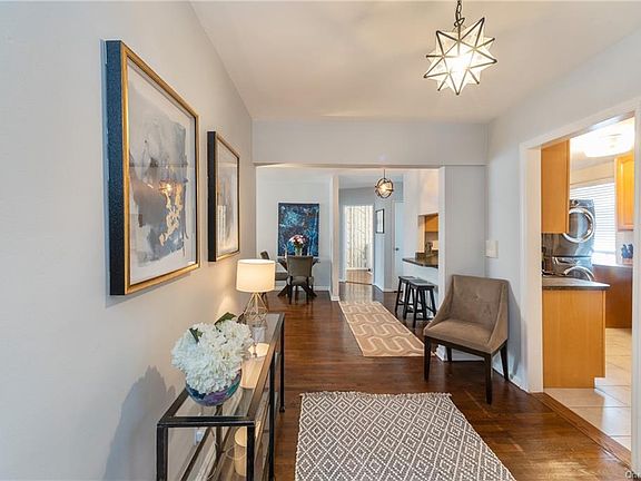 3rd image of 704 Palmer Ct APT 1F