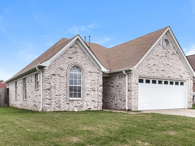 1332 Custer Dr E — Photo 3